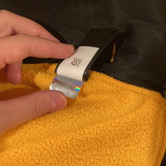 NWT The North Face Retro 95 Denali Summit Gold - Picture 7 of 9